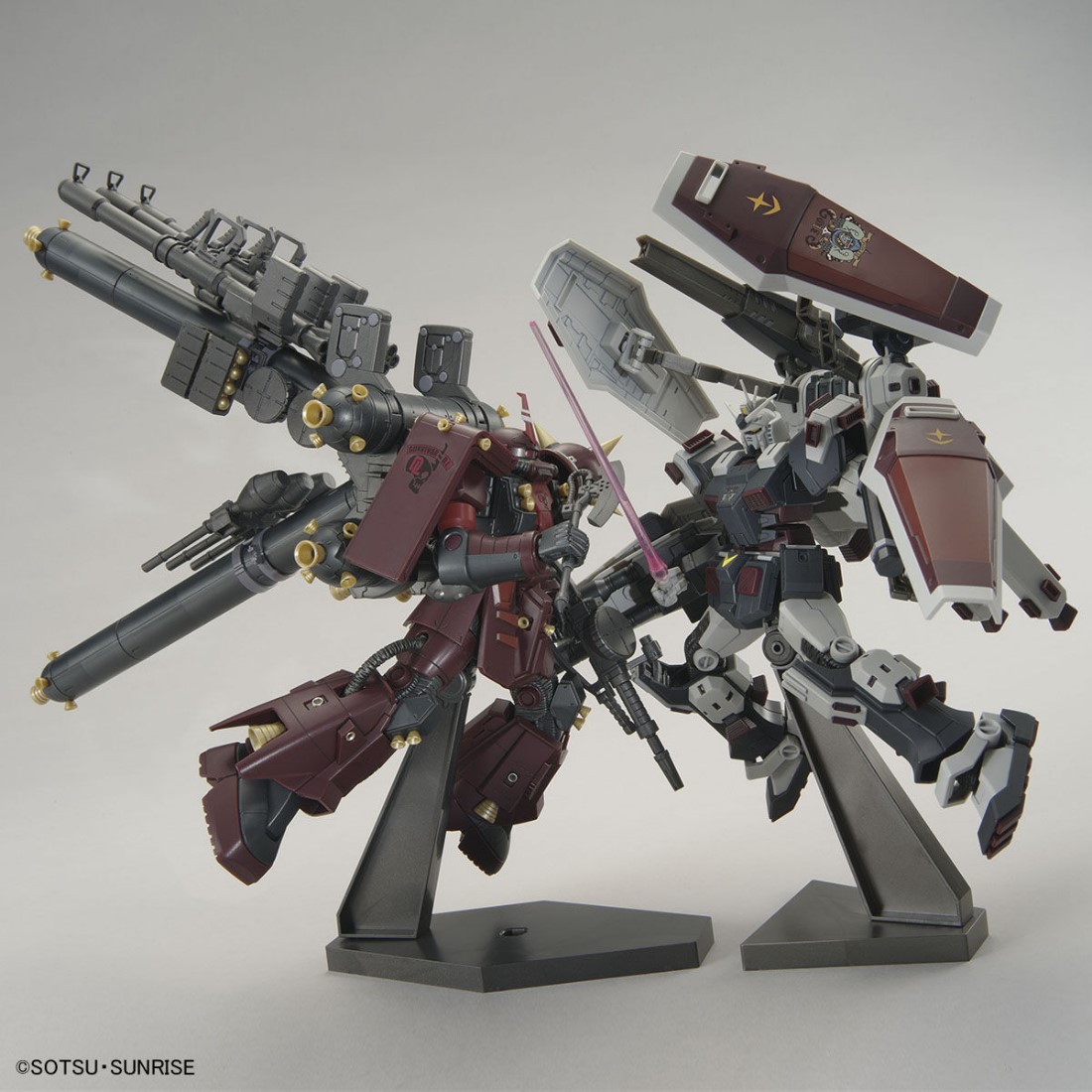 HG 1/144 全裝甲型鋼彈 VS 腦波傳導型薩克套組 雷霆宙域戰線10週年Ver. TGB限定.玩具王國 Toyking.鋼彈.鋼彈模型.玩具